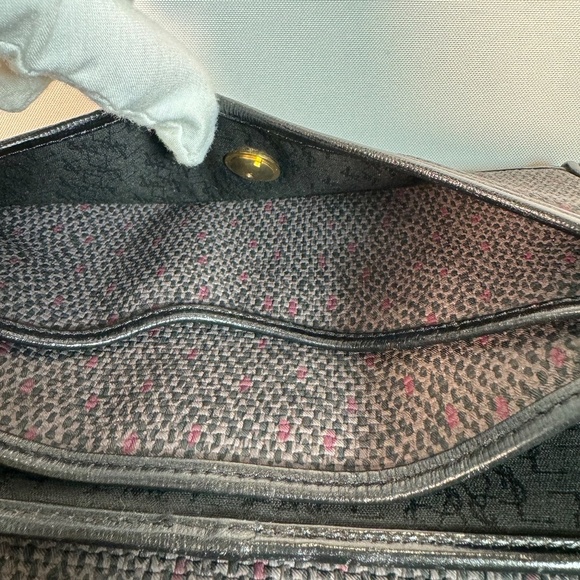 YSL Vintage Crossbody - Picture 12 of 16